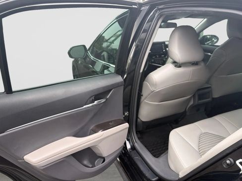 Used 2022 Toyota Camry SE FWD image 14