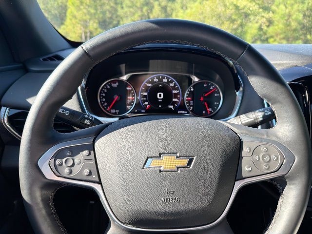 Used 2023 Chevrolet Traverse Premier FWD image 17