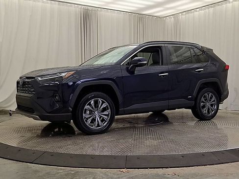 Certified 2022 Toyota RAV4 Limited AWD/4WD image 3