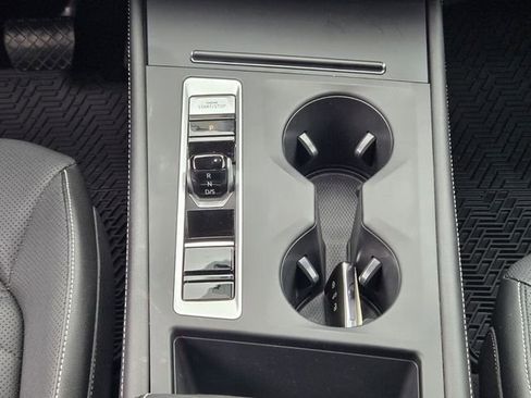 Used 2024 Volkswagen Atlas SE image 23