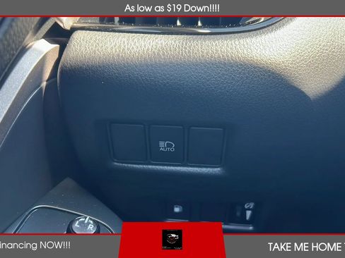 Used 2021 Toyota C-HR LE FWD image 17