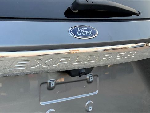 Used 2022 Ford Explorer XLT w/ Equipment Group 202A image 29