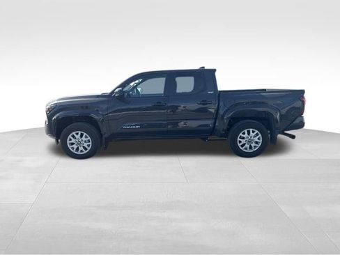 Used 2025 Toyota Tacoma SR5 image 3