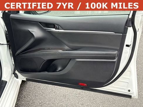 Used 2022 Toyota Camry SE image 8