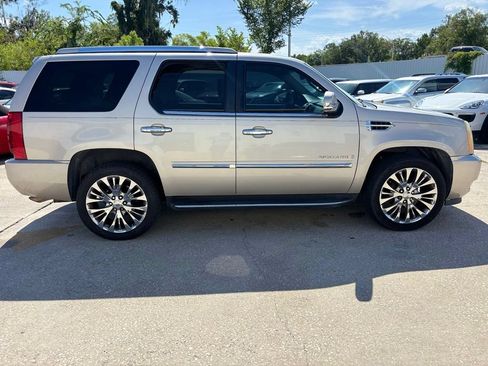 Used 2007 Cadillac Escalade AWD w/ Information Package image 6