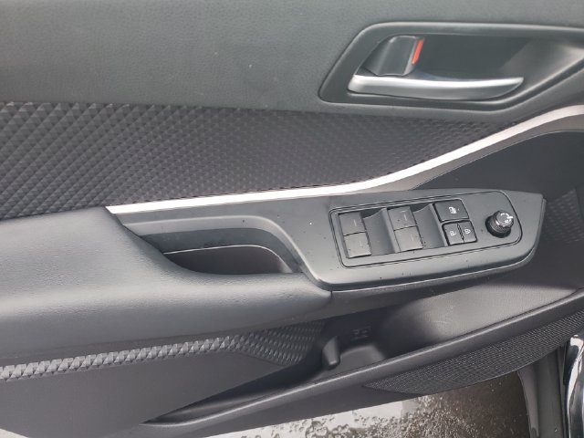 Used 2021 Toyota C-HR LE FWD image 19