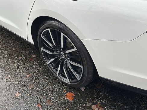 Used 2023 Honda Accord Touring image 9