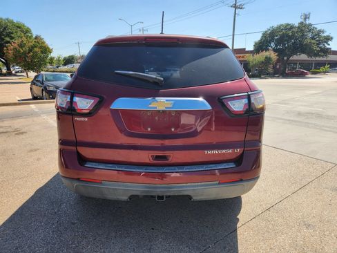 Used 2015 Chevrolet Traverse LT w/ Traveler's Package FWD image 3