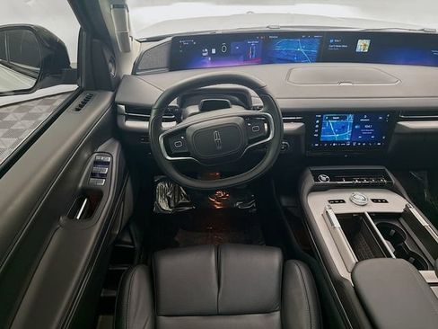 Used 2025 Lincoln Navigator Reserve image 24