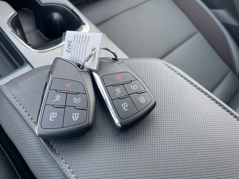 Used 2025 Chevrolet Equinox EV RS FWD image 26