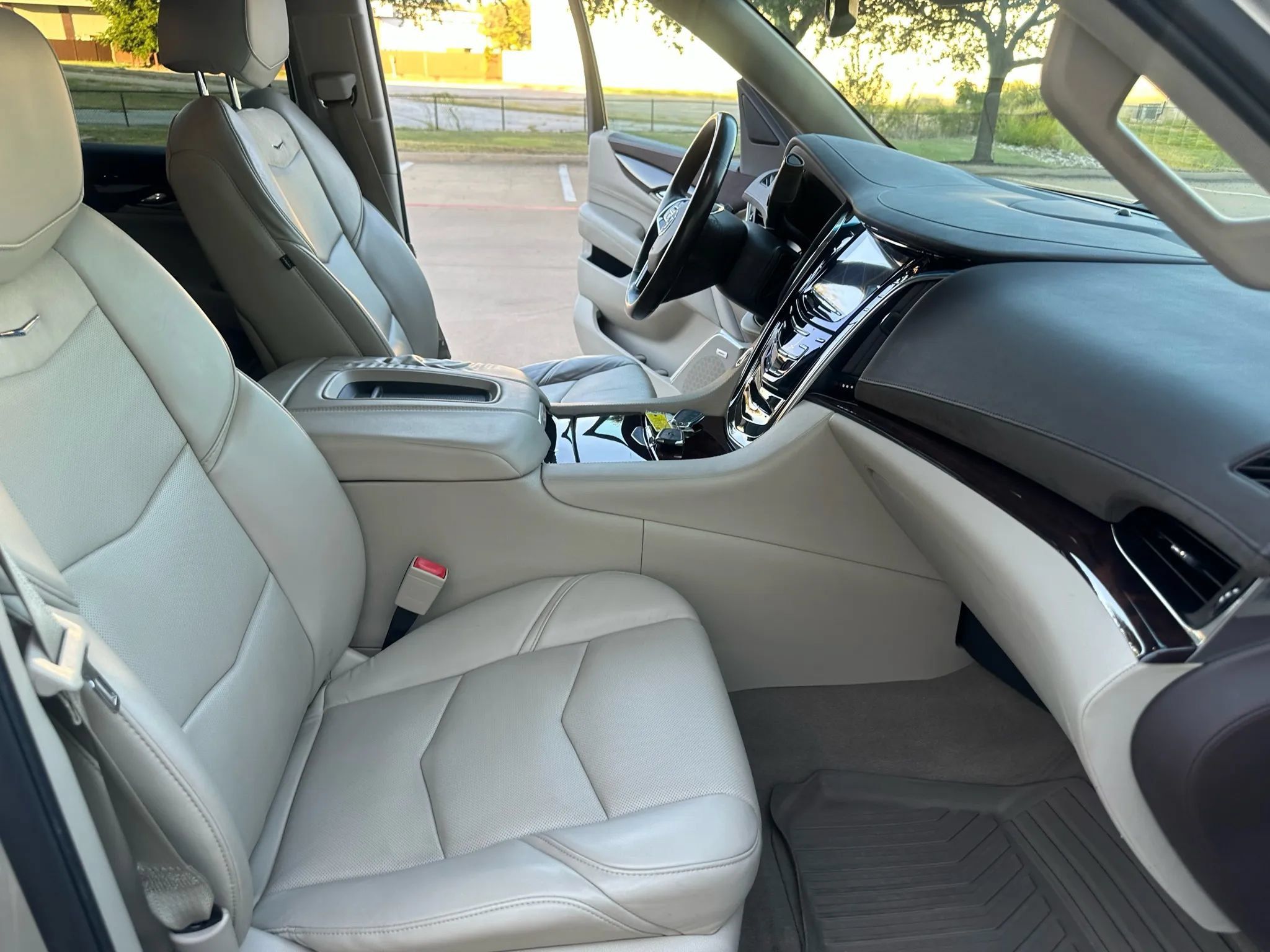 Used 2015 Cadillac Escalade Luxury AWD/4WD image 26