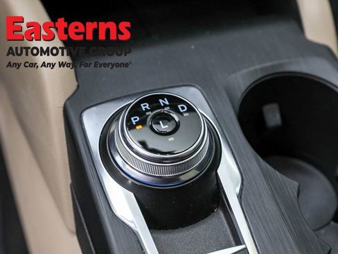 Used 2021 Ford Escape SE image 12