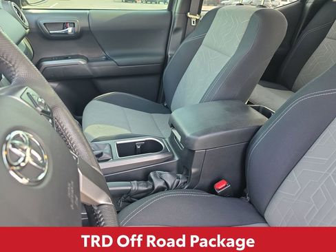 Used 2022 Toyota Tacoma TRD Off-Road w/ Technology Package RWD image 17