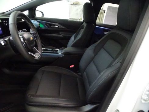 Used 2025 Chevrolet Equinox EV LT AWD/4WD image 2