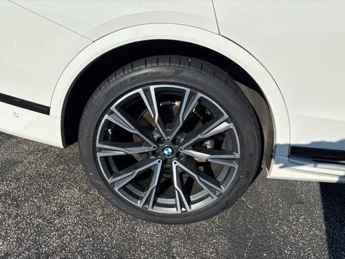 Used 2021 BMW X7 xDrive40i w/ M Sport Package AWD/4WD image 5