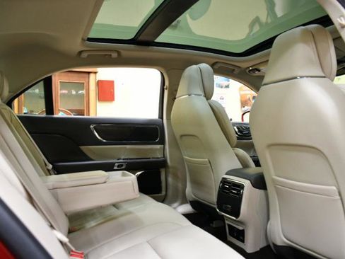 Used 2019 Lincoln Continental Select w/ Continental Climate Package image 42