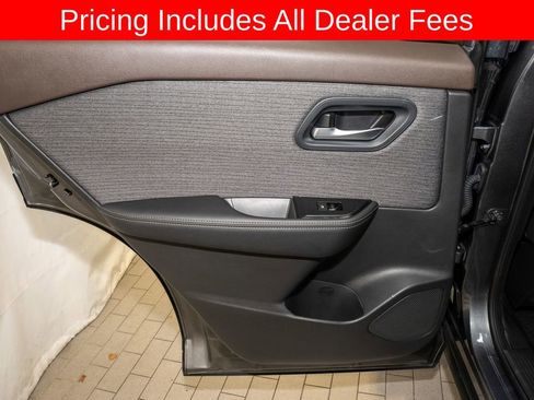 Used 2023 Nissan Rogue SV FWD image 9