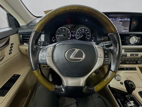Used 2015 Lexus ES 350 w/ Luxury Package FWD image 11