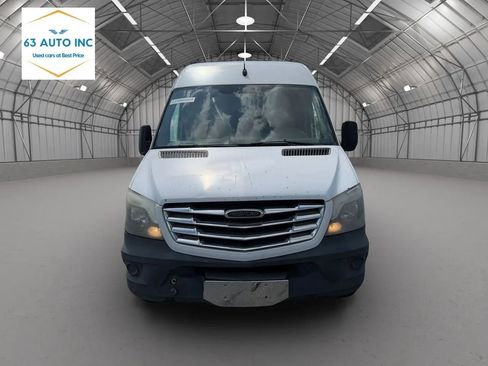 Used 2014 Freightliner Sprinter 2500 RWD image 2