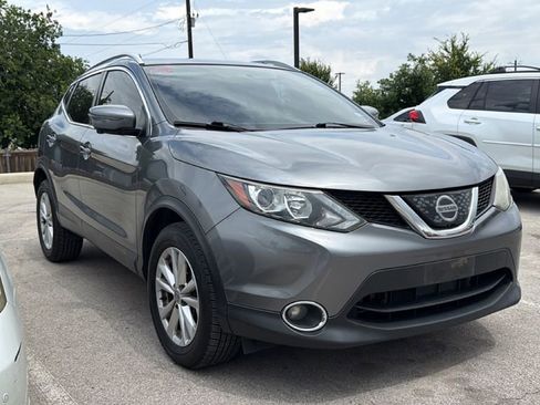 Used 2018 Nissan Rogue Sport SV w/ SV Technology Package FWD image 3