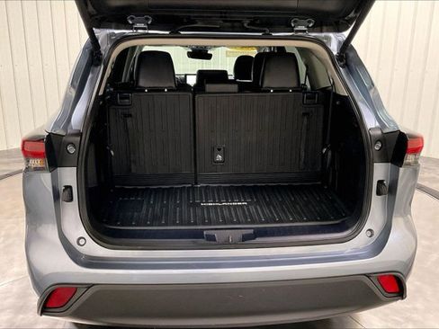Certified 2024 Toyota Highlander XLE AWD/4WD image 40