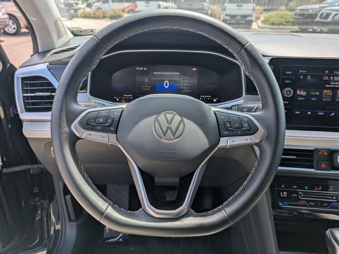 Used 2025 Volkswagen Taos SE AWD/4WD image 18