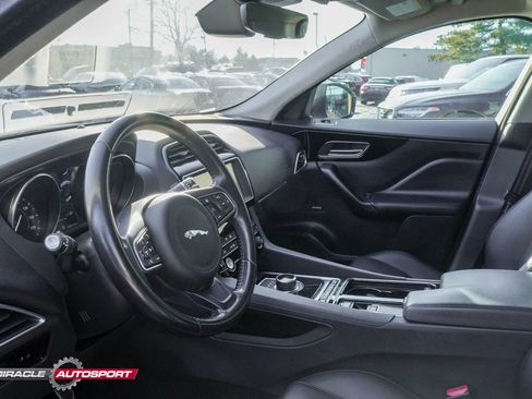 Used 2019 Jaguar F-PACE Premium image 21