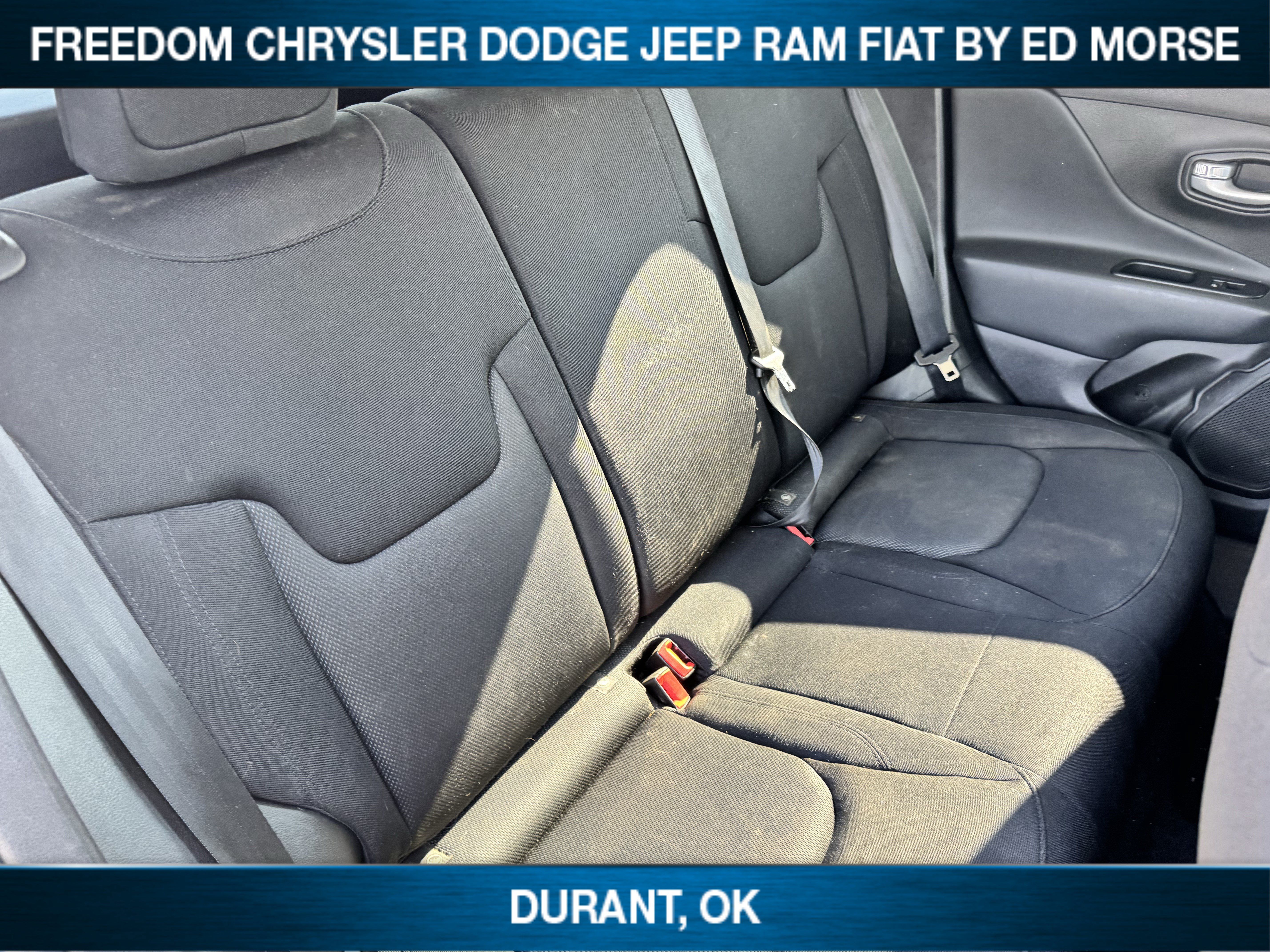 Used 2023 Jeep Renegade Latitude AWD/4WD image 10