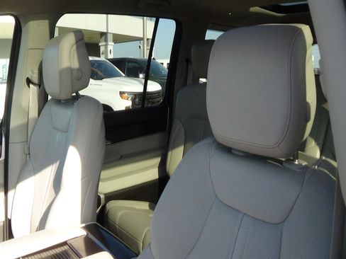 Certified 2025 Jeep Wagoneer 4WD w/ Premium Group I image 22