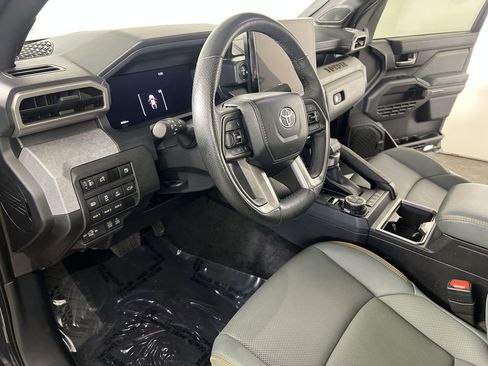 Used 2024 Toyota Tacoma Trailhunter AWD/4WD image 11