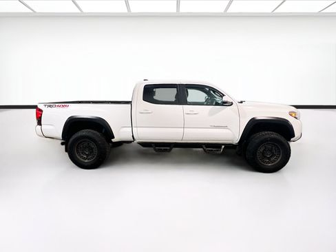 Used 2018 Toyota Tacoma TRD Off-Road w/ Technology Package AWD/4WD image 21