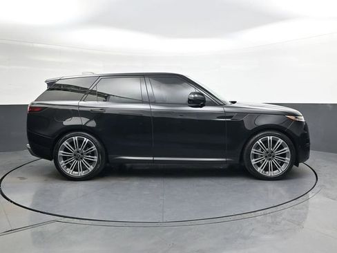 Used 2024 Land Rover Range Rover Sport SE image 3