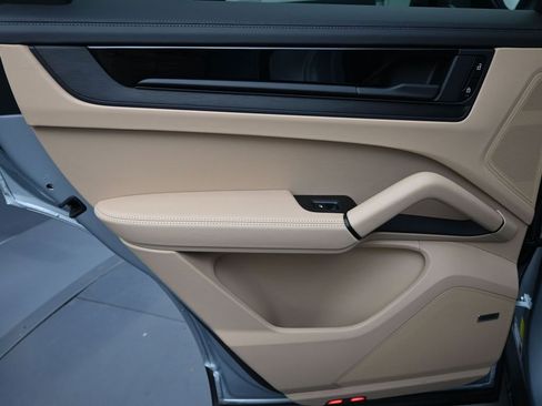 Certified 2025 Porsche Cayenne GTS AWD/4WD image 24