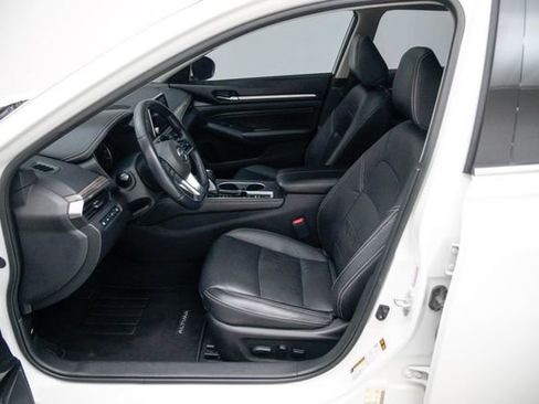 Used 2019 Nissan Altima 2.5 Platinum image 2