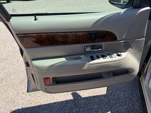 Used 2010 Mercury Grand Marquis LS RWD image 8