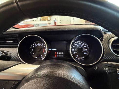 Used 2018 Ford Mustang Convertible image 7