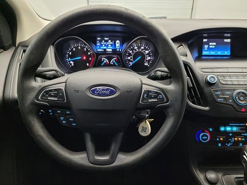 Used 2018 Ford Focus SE w/ SE Appearance Package image 22