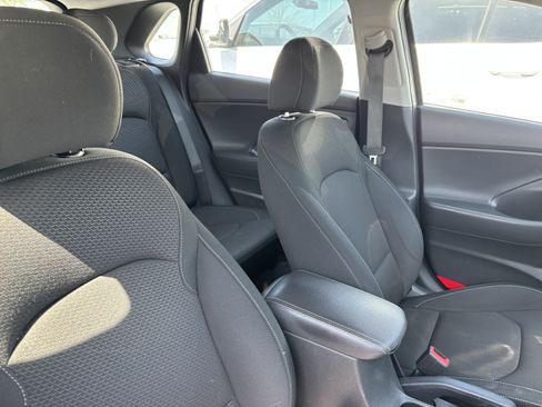 Used 2019 Hyundai Elantra GT image 35