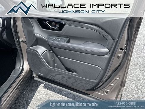 Certified 2025 Subaru Forester Limited AWD/4WD image 35