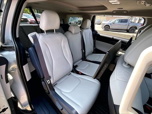 Used 2025 Kia Carnival SX FWD image 23