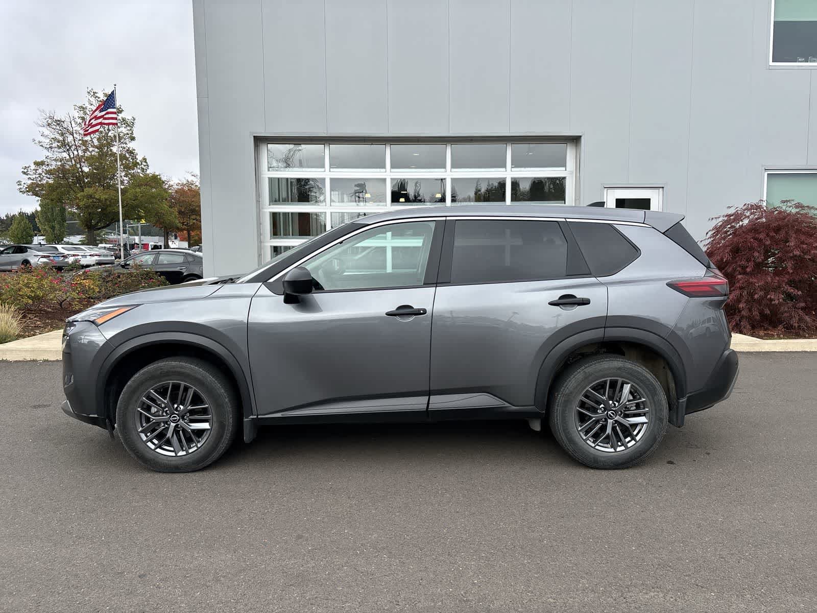 Used 2023 Nissan Rogue S AWD/4WD image 2