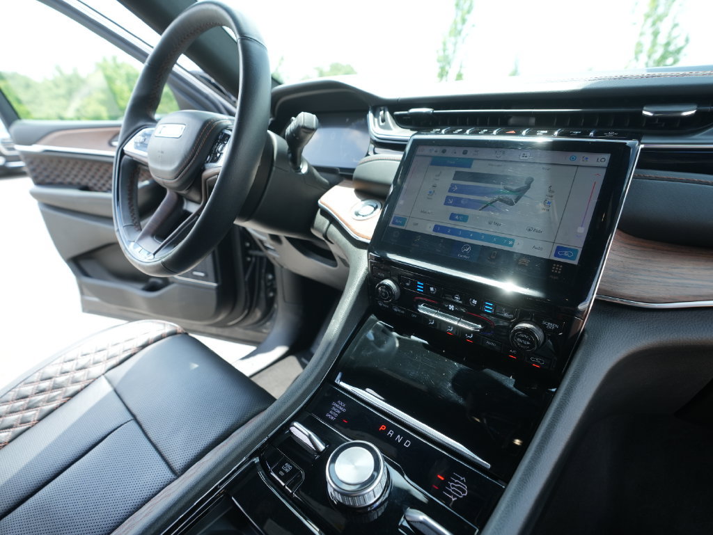Used 2023 Jeep Grand Cherokee L Summit w/ Advanced Protech Group IV AWD/4WD image 42