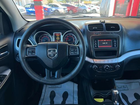 Used 2017 Dodge Journey SE image 19