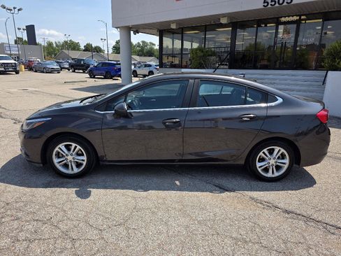 Used 2017 Chevrolet Cruze LT w/ Convenience Package FWD image 8