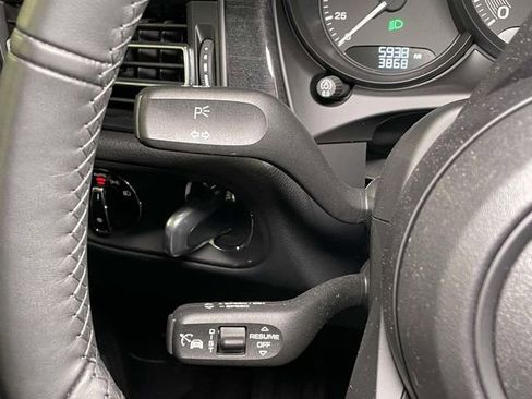 Certified 2025 Porsche Macan image 44