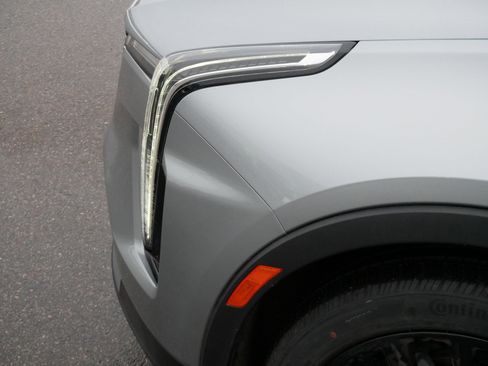 Used 2025 Cadillac XT4 Premium Luxury image 16