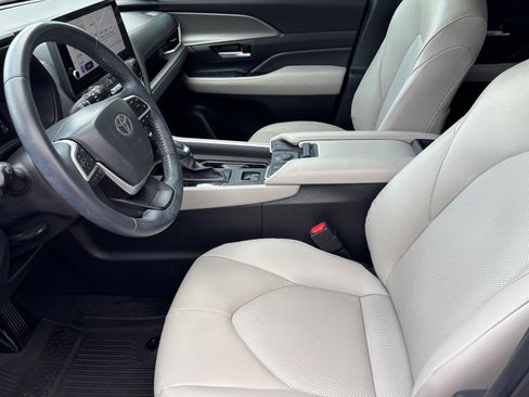 Used 2025 Toyota Grand Highlander FWD image 20
