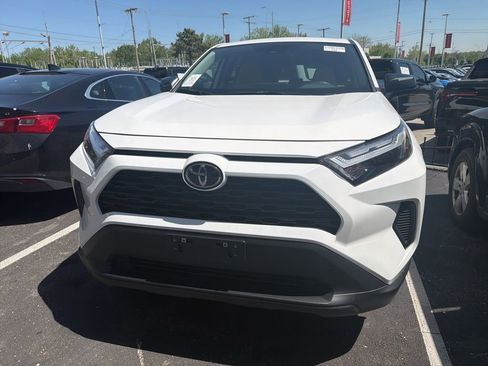 Used 2025 Toyota RAV4 LE AWD/4WD image 2