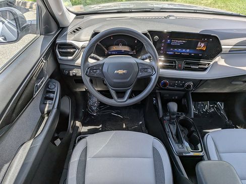 Used 2025 Chevrolet TrailBlazer LT AWD/4WD image 36