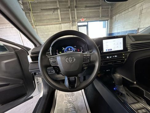 Used 2025 Toyota Camry LE FWD image 14